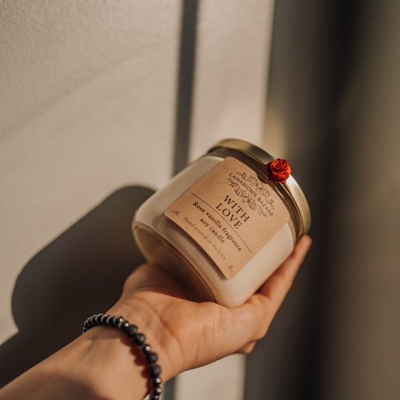 "WITH LOVE" - Rose and Vanilla - 100% Natural Soy Candle - Love Candle with Red - Picture 4 of 7